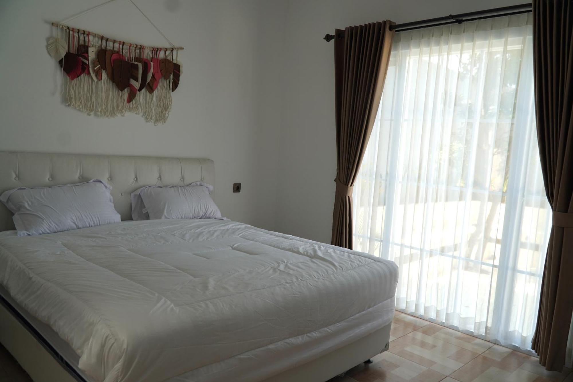 Arlita Guesthouse Cianjur Exterior photo